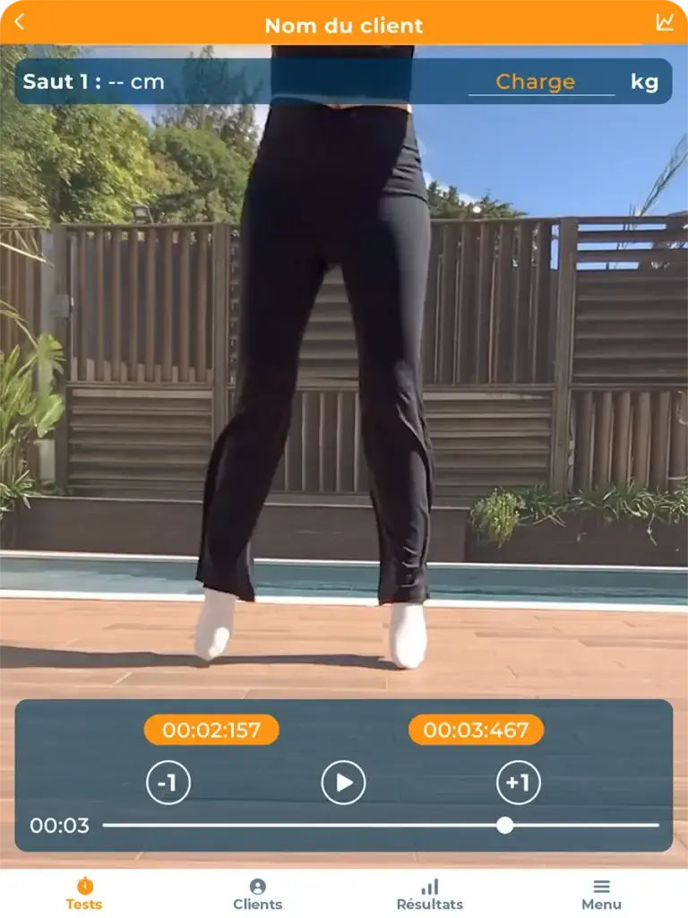 Interface Hexfit Lab pour un test de saut biomécanique, avec chronométrage du temps de contact et de vol pour calculer la force, la vitesse et la puissance maximales