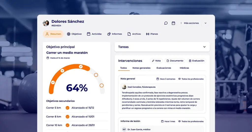 Expediente de cliente en Hexfit que muestra el progreso hacia el objetivo principal, los objetivos secundarios y las notas de intervención de los profesionales